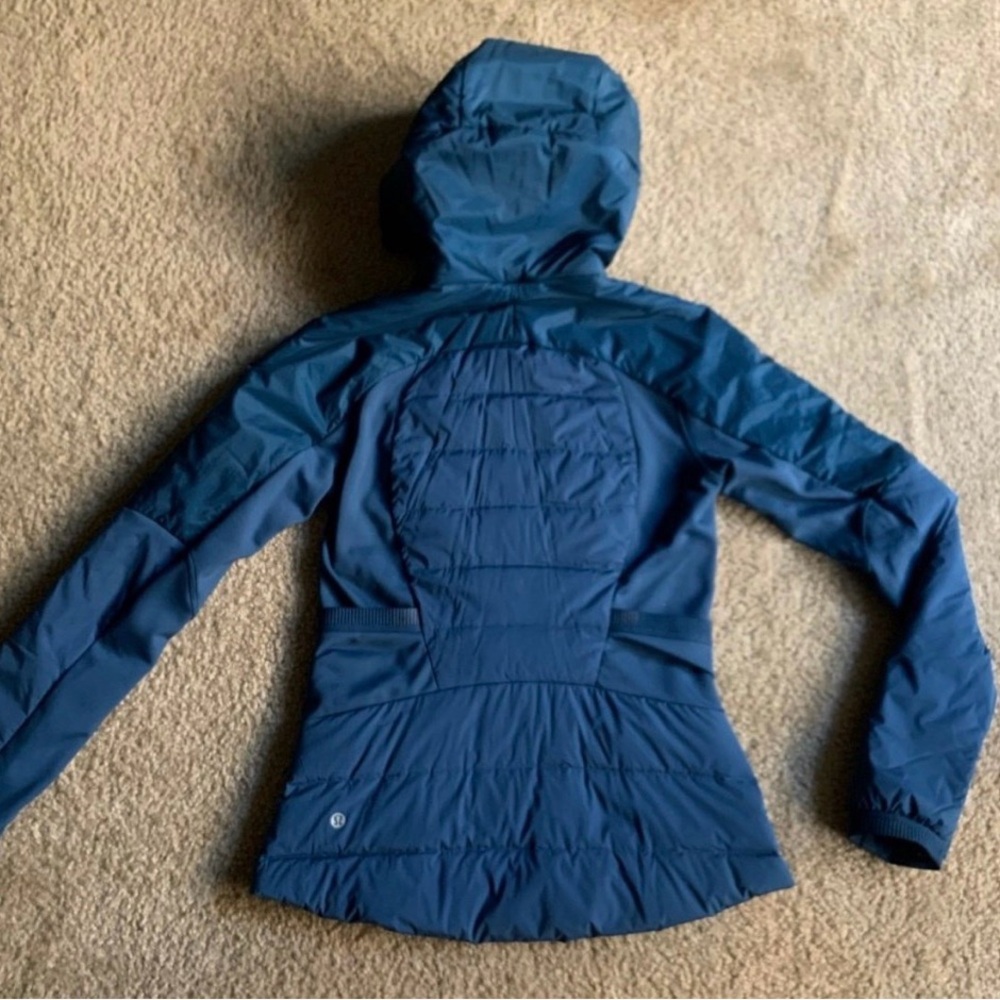 Lululemon Down for it All running jacket - Night Diver - Picture 4 of 6